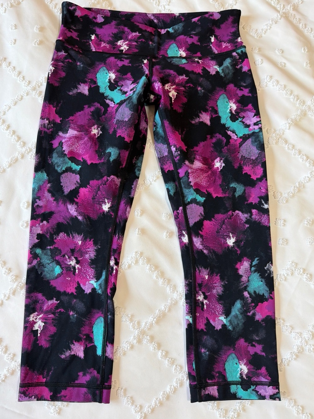 Lululemon Women’s Size 8 Wunder Under Crops Midnight Bloom Leggings